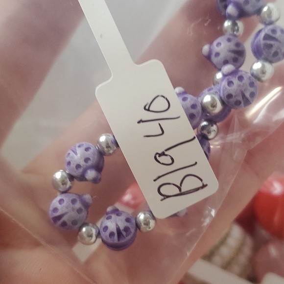 Lilacs and ladybugs purple hue bracelet 💜  B1940 - Picture 3 of 3